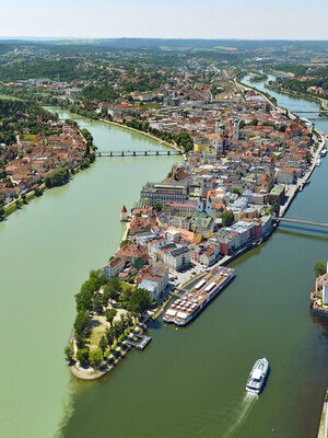 Luftaufnahme von Passau, der Stadt der drei Flüsse.